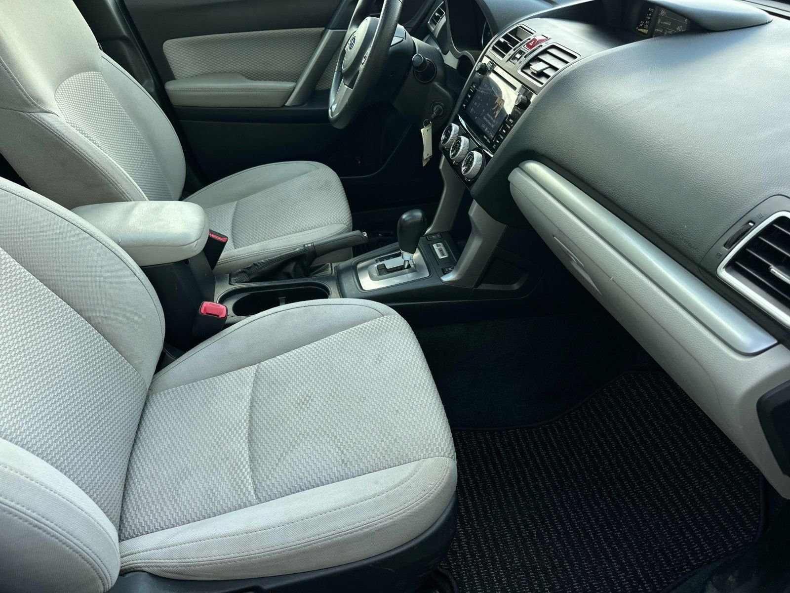 Used 2018 Dark Gray Metallic Subaru 2.5i Premium image 14