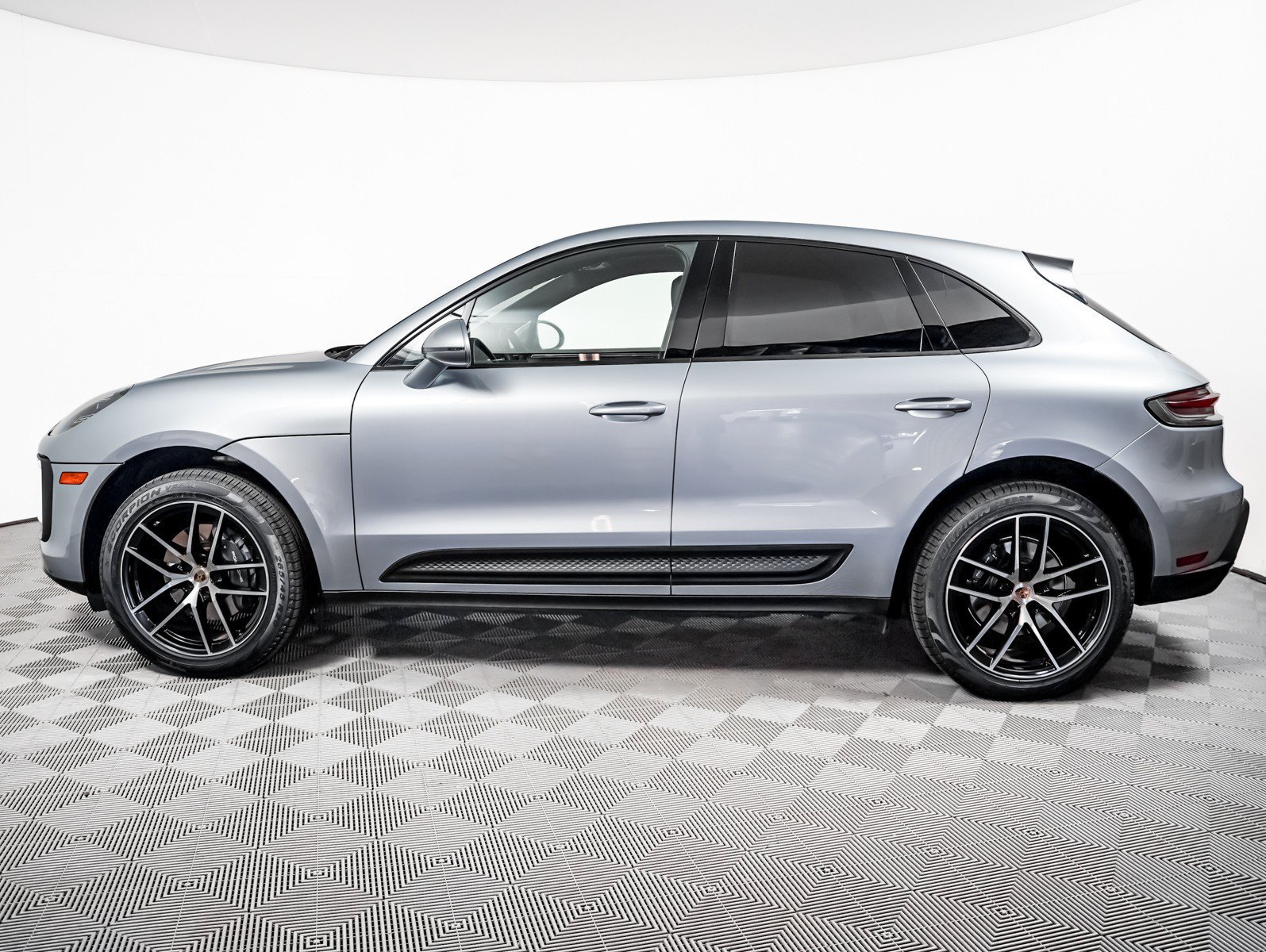Certified Used 2022 DOLOMITE SILVER Porsche  image 2