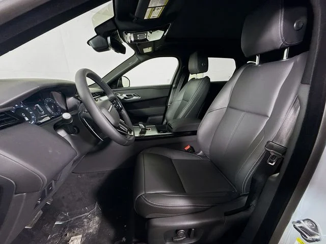 New 2026 Arroios Grey Land Rover P250 Base image 11