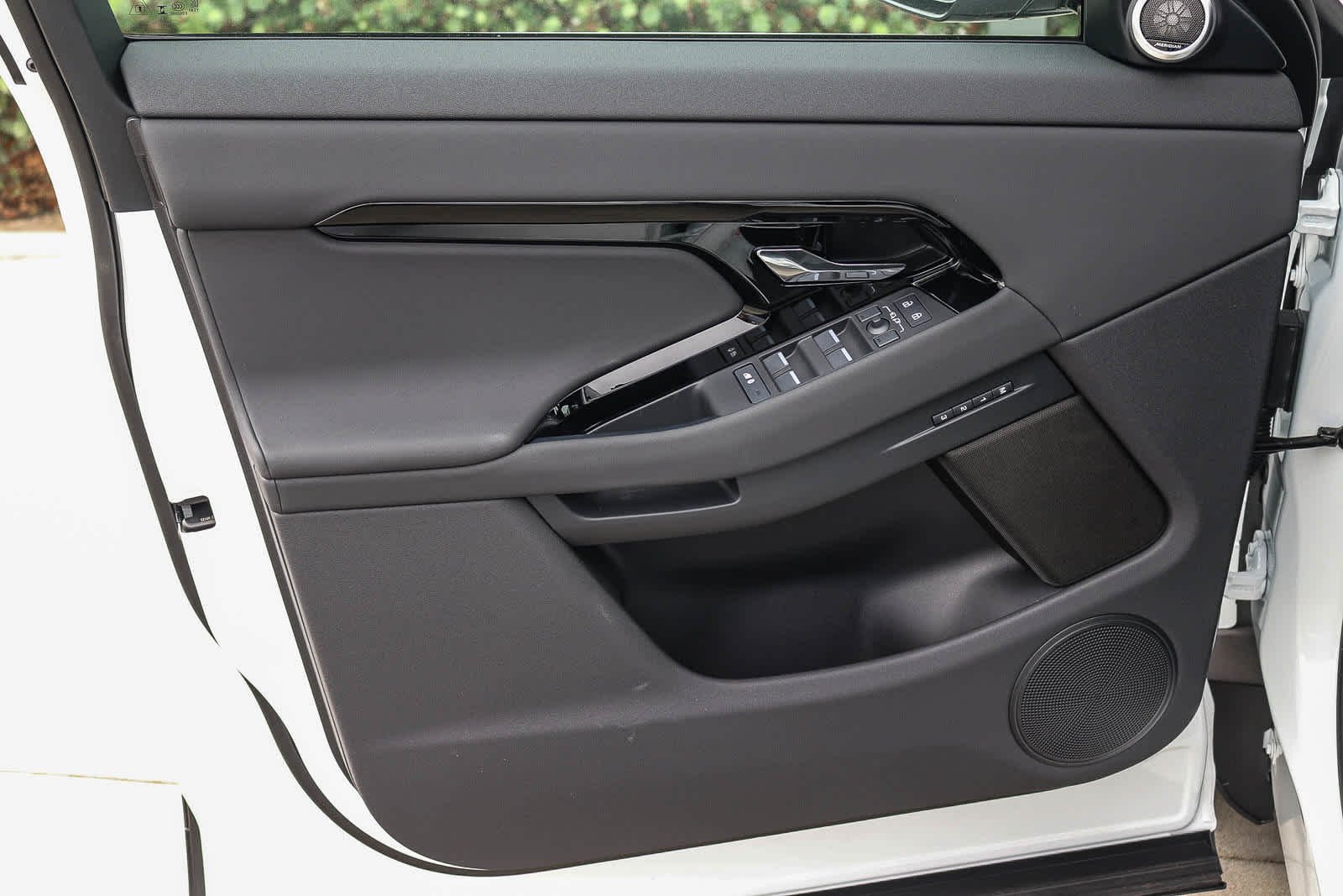 New 2026 Fuji White Land Rover Core S image 21