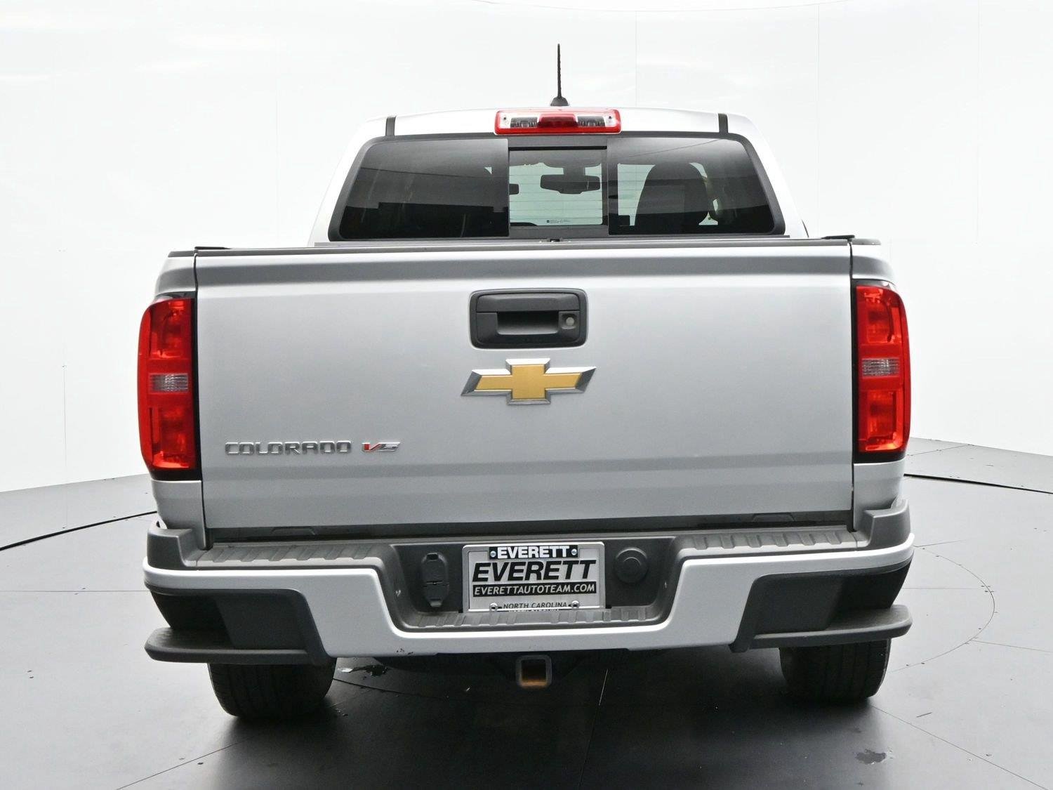 Used 2018 SILVER ICE METALLIC Chevrolet 4WD Z71 image 6
