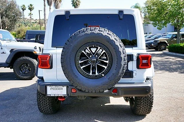 New 2026 Bright White Clear-Coat Exterior Paint Jeep Rubicon X image 10