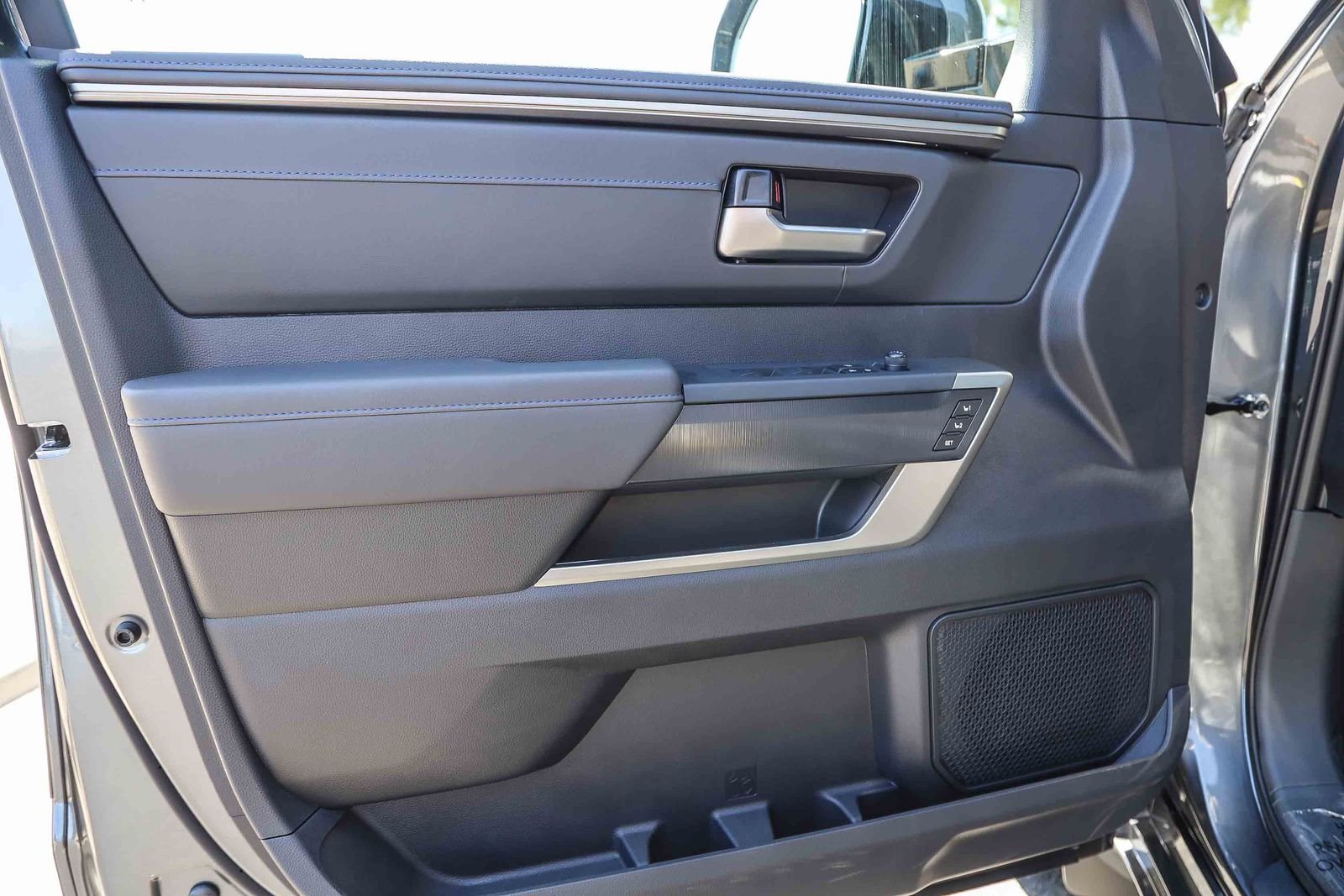 New 2026 Magnetic Gray Metallic Toyota  Platinum image 20