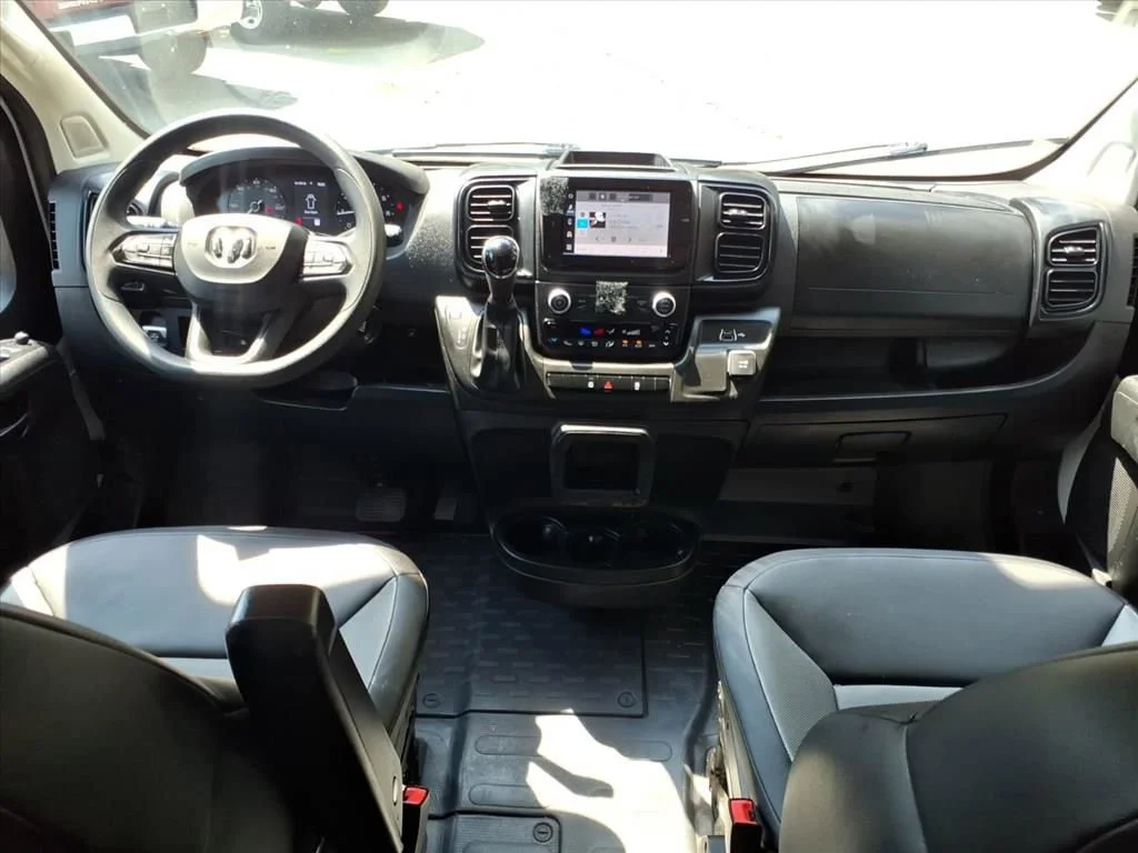 Used 2025 Bright White Clea Ram Tradesman image 28