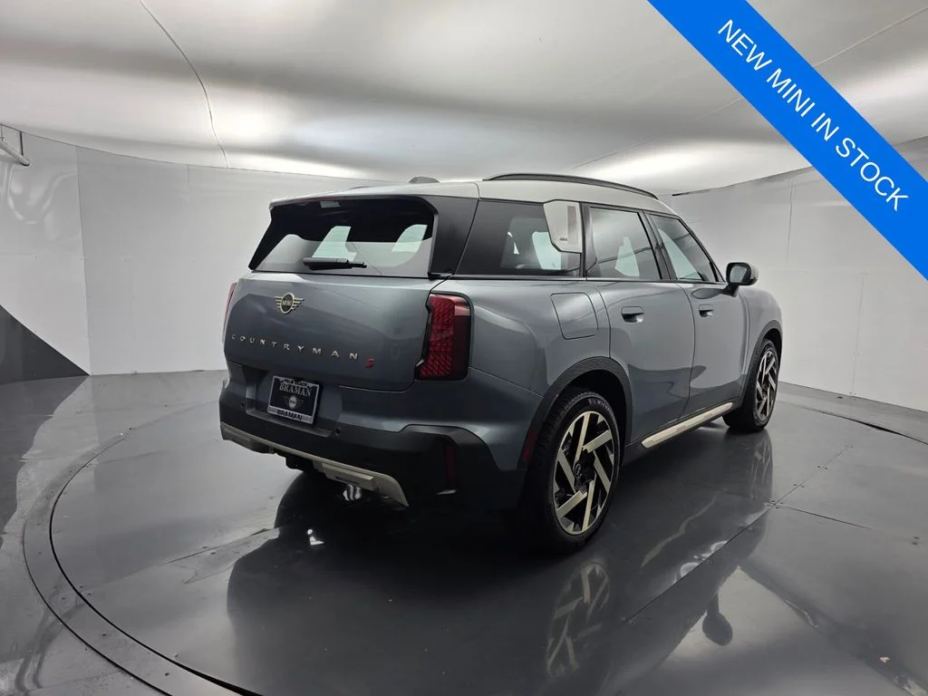 New 2027 Green MINI Signature Plus image 4
