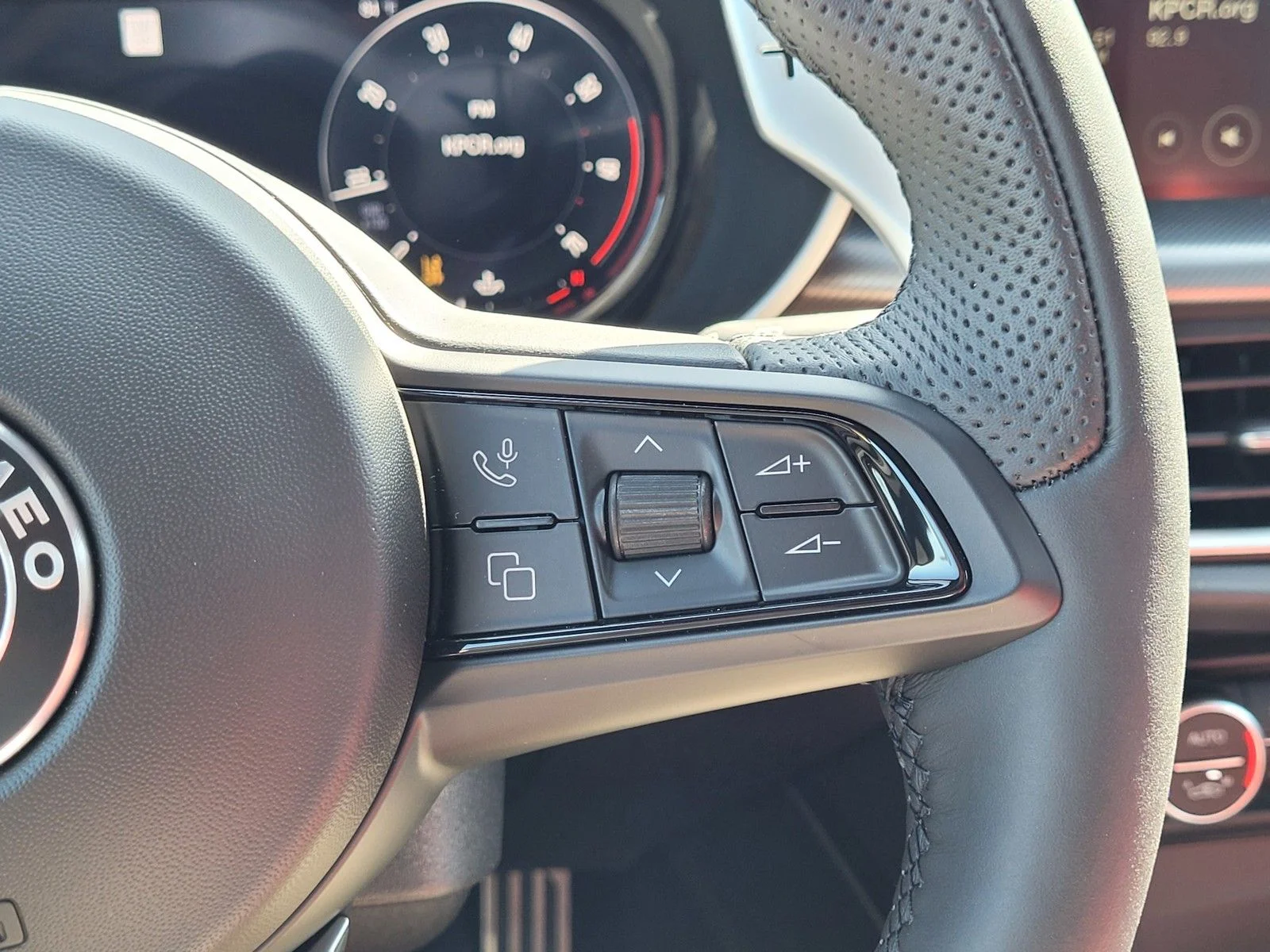 2025 Alfa Romeo Stelvio Base - Photo 17