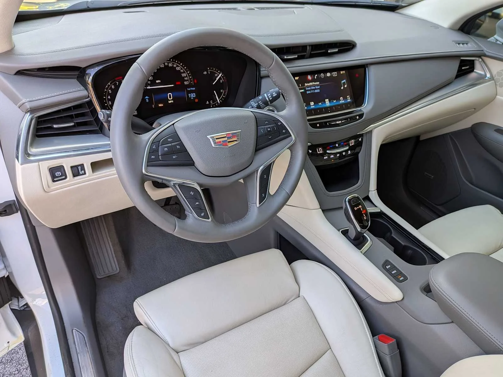 Used 2017 CRYSTAL WHITE TRICOAT Cadillac Luxury AWD image 10