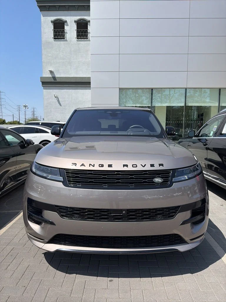 Certified Used 2023  Land Rover SE Dynamic image 2