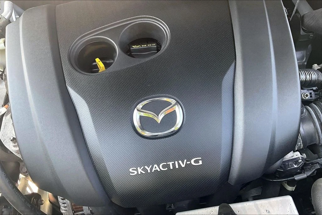 Used 2022 White Mazda 2.5 S image 32