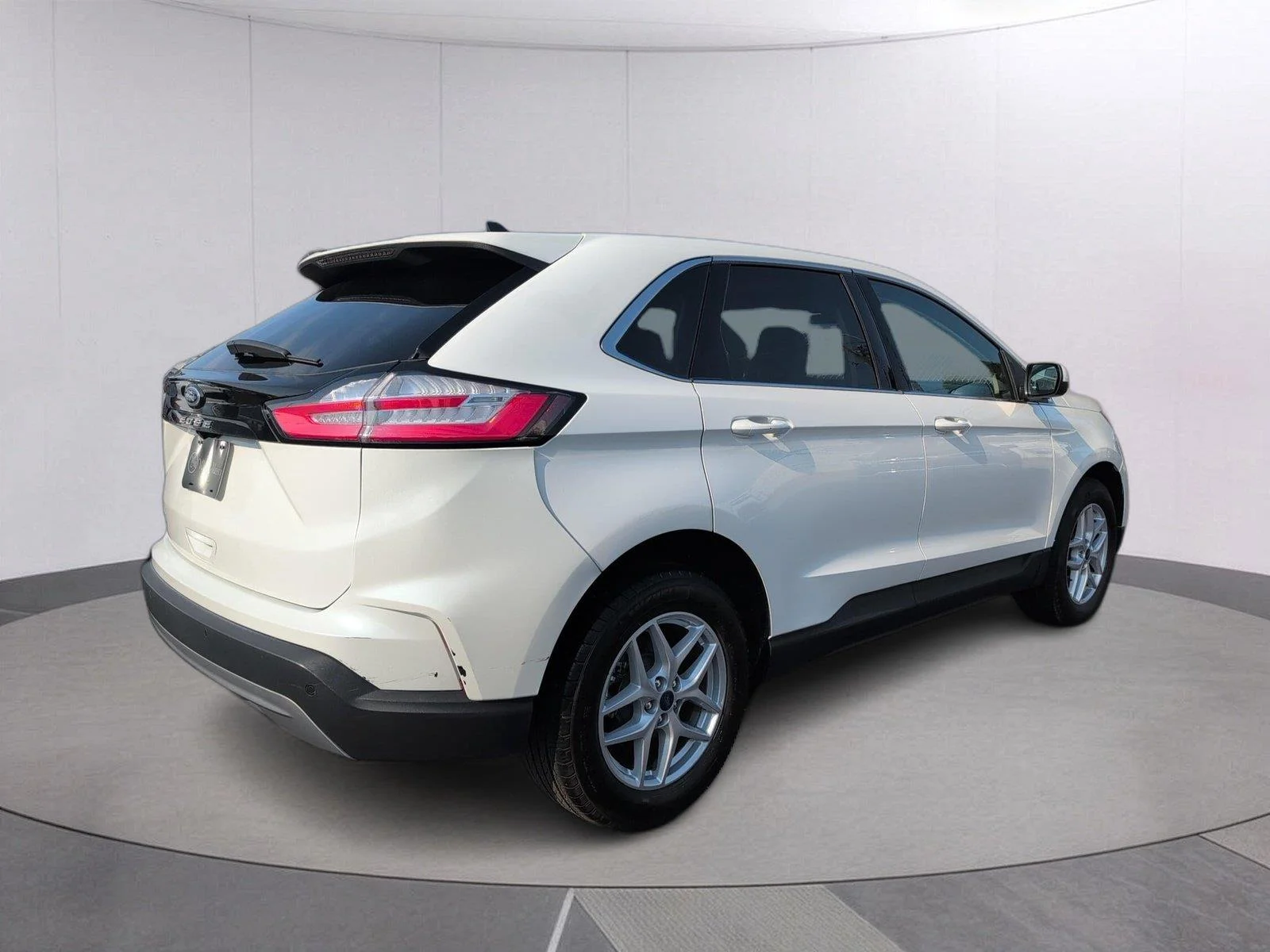 Used 2021 Star White Metallic Tri-Coat Ford SEL image 7