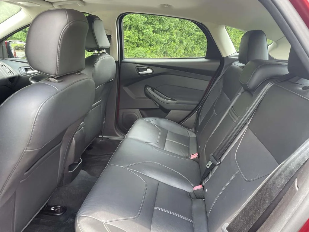 Used 2015 Red Ford SE image 11