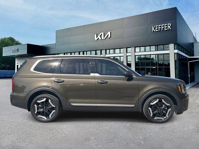 Certified Used 2024 Green Kia S image 9