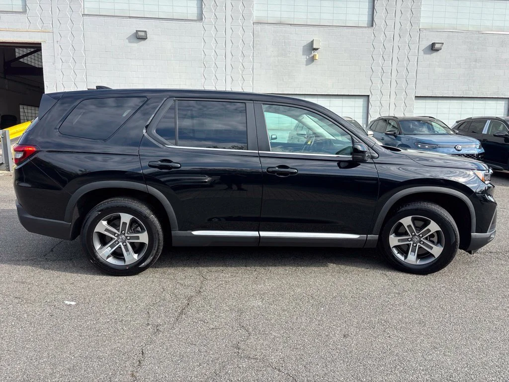 Used 2023 Black Honda EX-L image 7