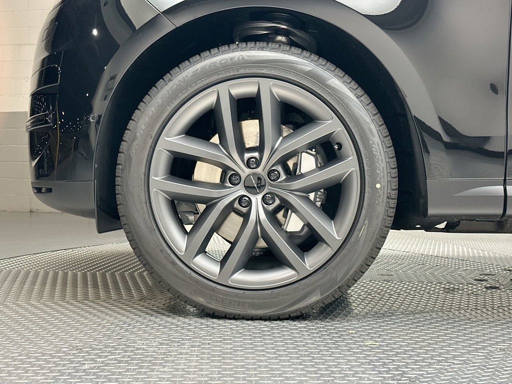 New 2027 Santorini Black Land Rover SE image 5