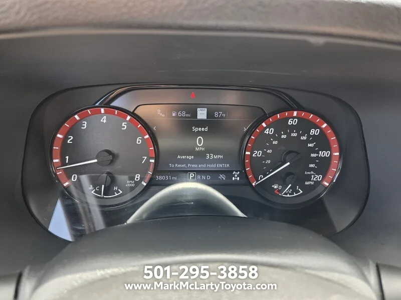 Used 2023 Glacier White NISSAN CREW CAB 4X4 PRO-4X AUTO image 24