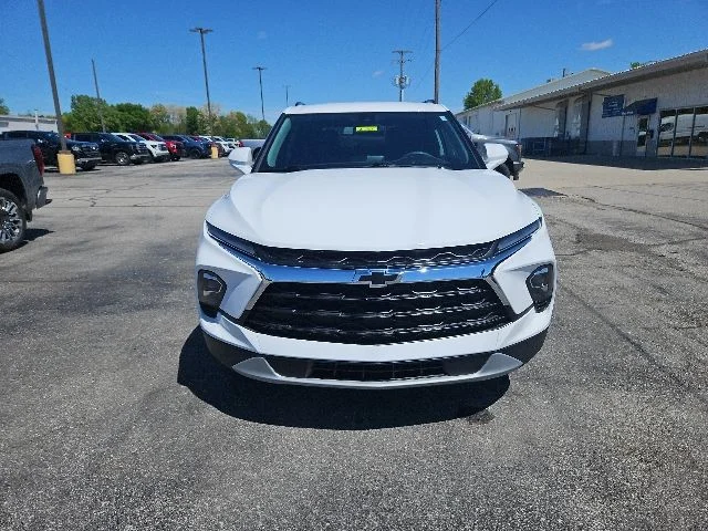 Used 2024 White Chevrolet LT image 27