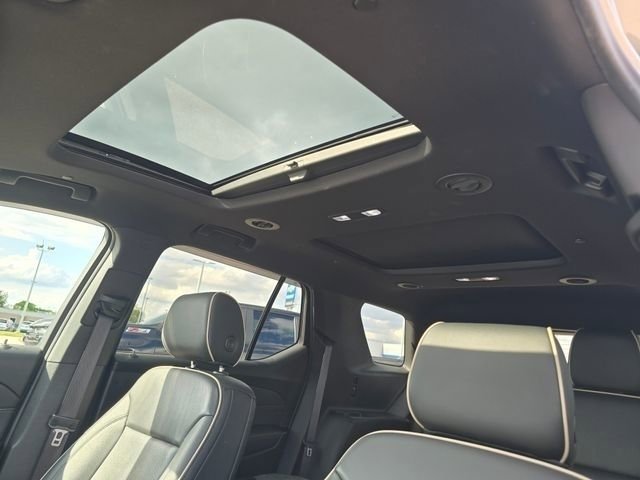 Used 2022 Silver Ice Metallic Chevrolet Premier image 8