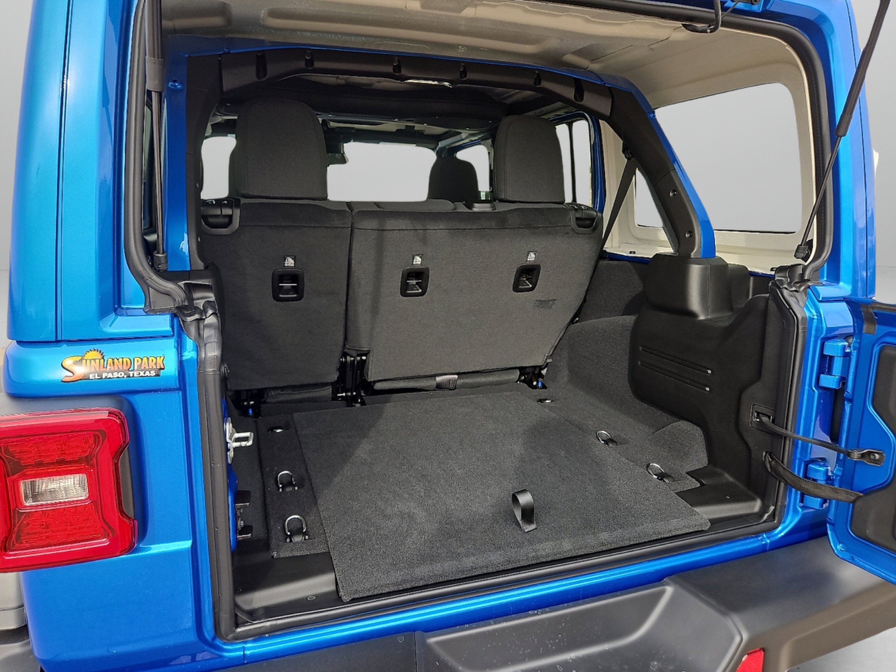 New 2026 Hydro Blue Pearlcoat Jeep Rubicon image 12