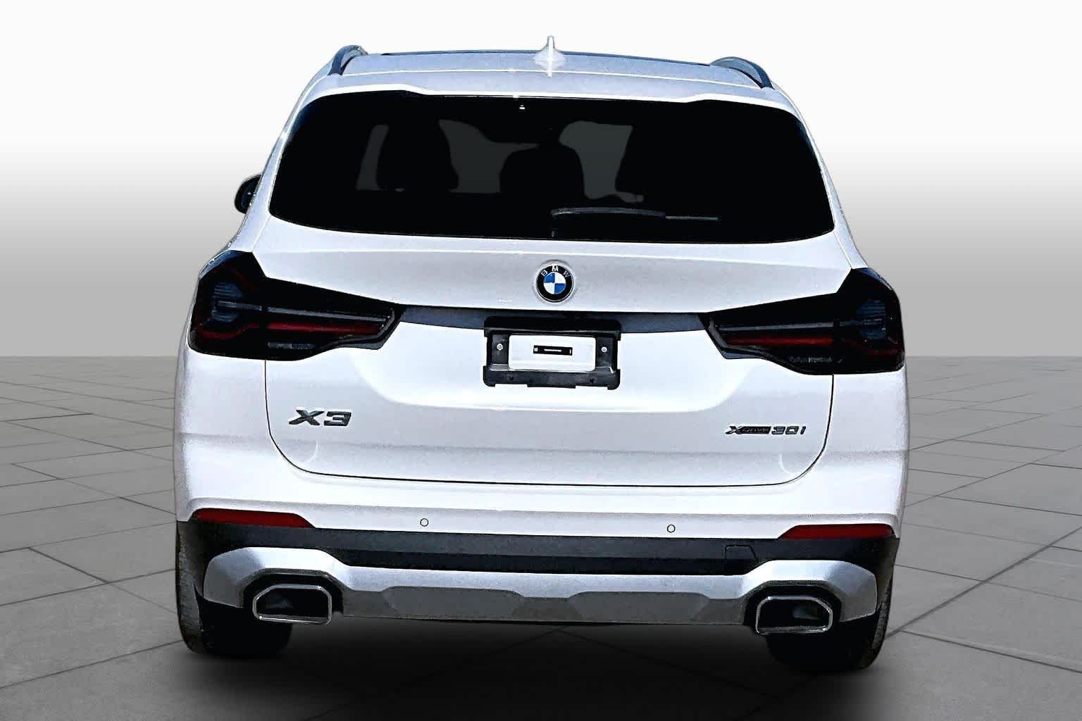 Used 2024 Mineral White Metallic BMW xDrive30i image 4