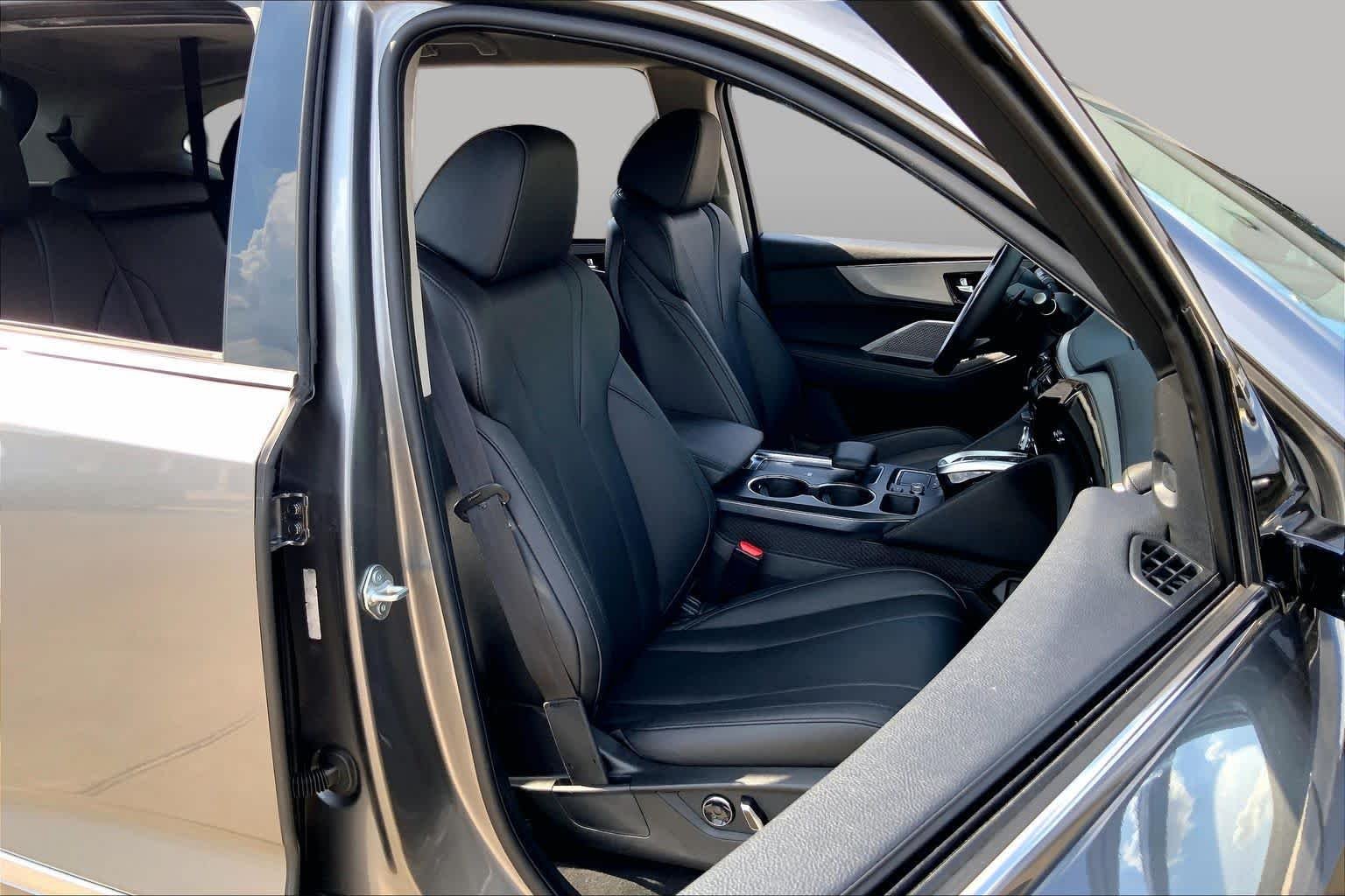 Used 2024 Liquid Carbon Metallic Acura  image 9