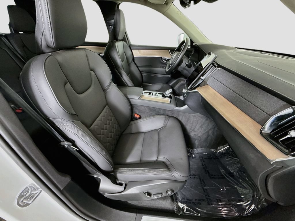 Used 2025 White Volvo Plus image 30
