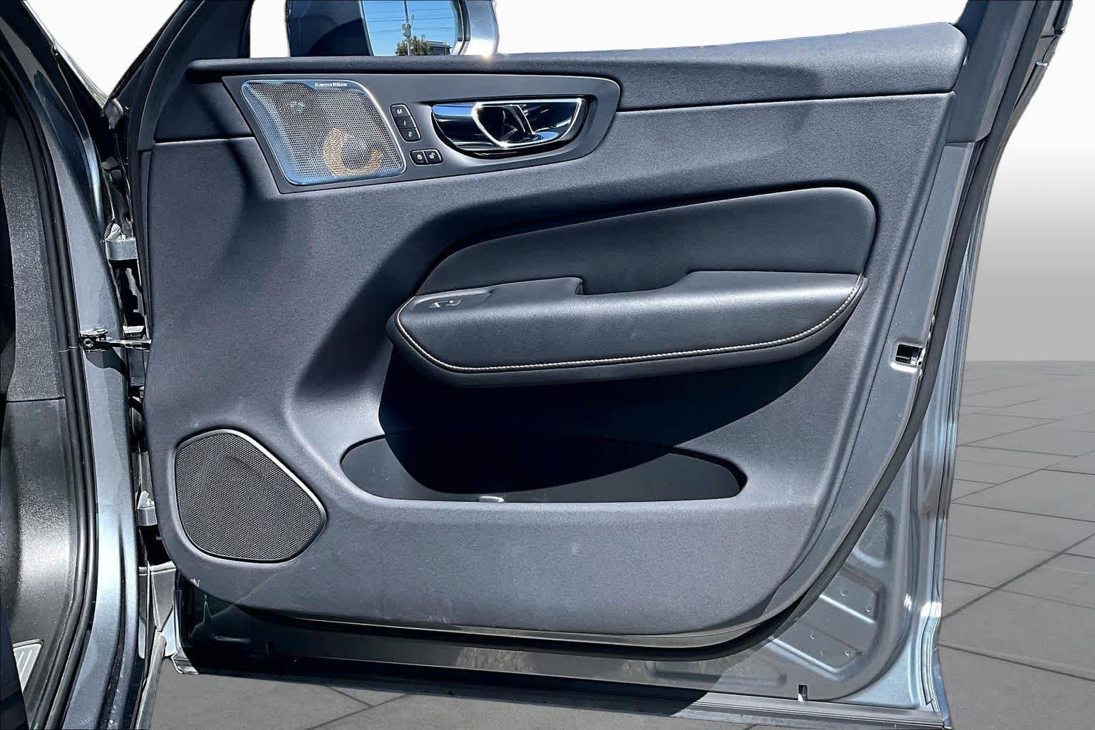 Used 2019 Osmium Grey Metallic Volvo Inscription image 22