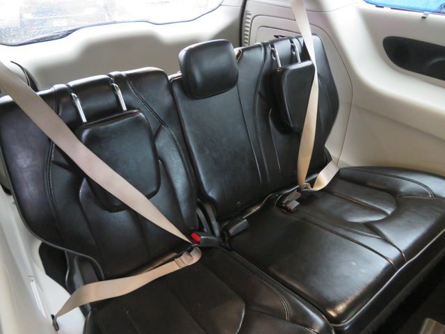 Used 2018 Jazz Blue Pearlcoat Chrysler Limited image 14
