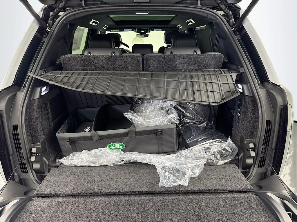 New 2026 British Racing Green Land Rover SE image 28