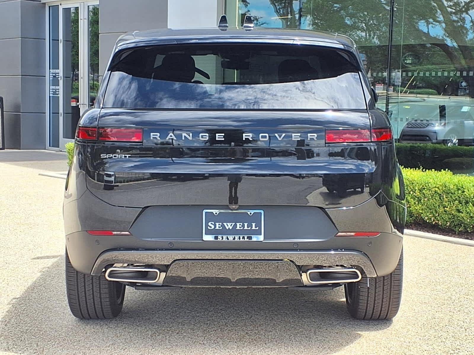 New 2026 Santorini Black Land Rover SE image 5