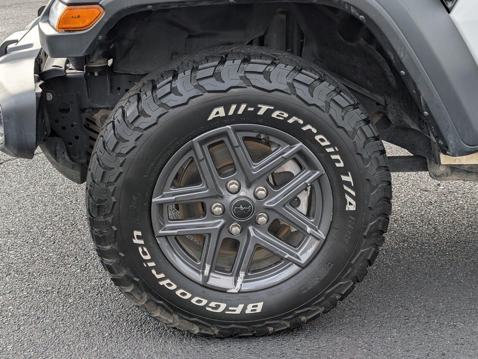 Used 2025 Bright White Clearcoat Jeep Sport S image 11