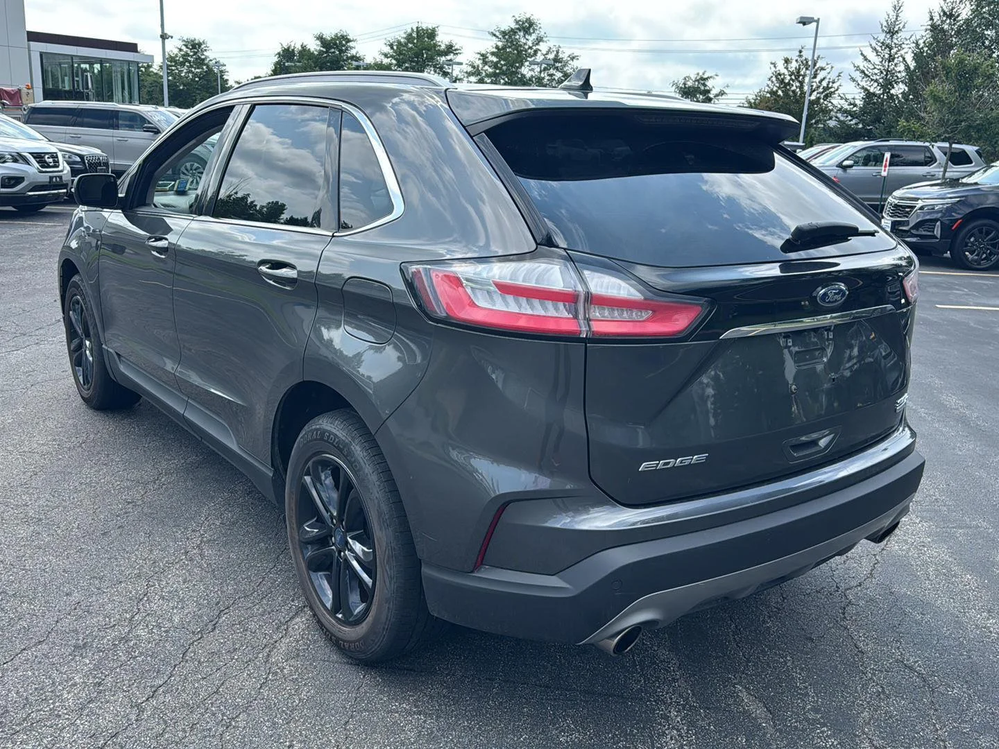 Used 2020 Magnetic Ford SEL image 3