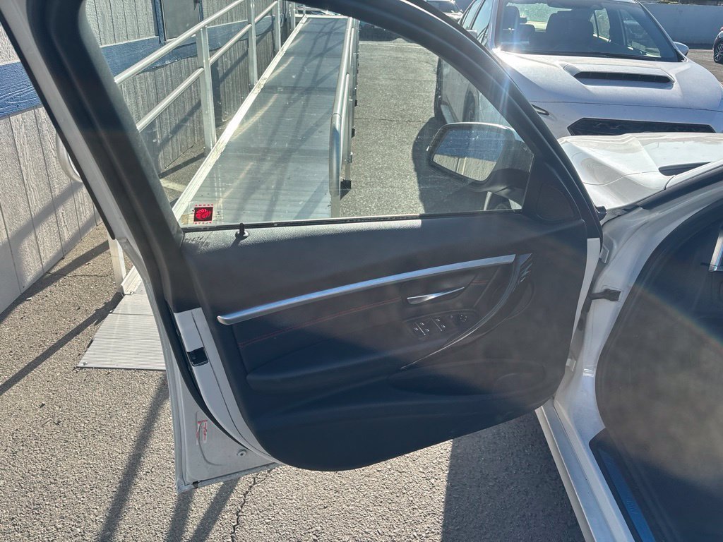 Used 2016 White Metallic BMW 328i image 9