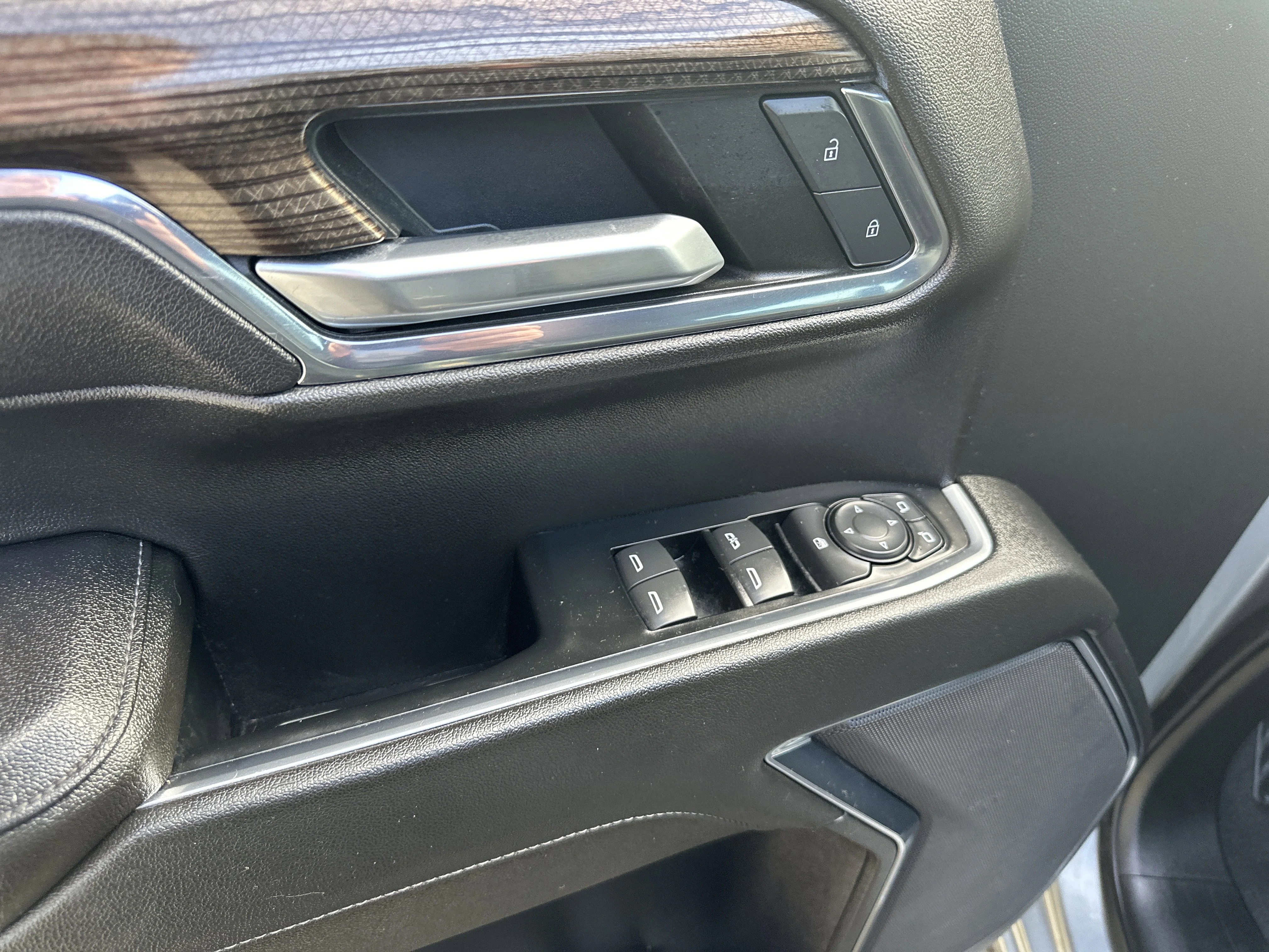 Used 2023 Sterling Gray Metallic Chevrolet LT image 9