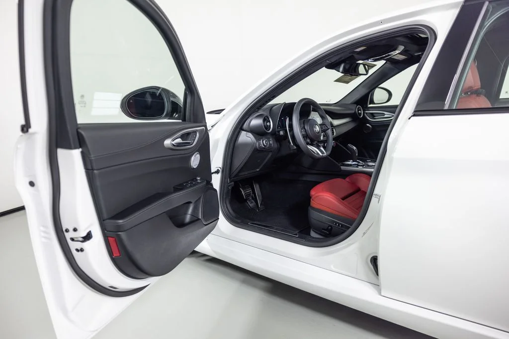 New 2026 Milano White Exterior Paint Alfa Romeo Veloce image 18