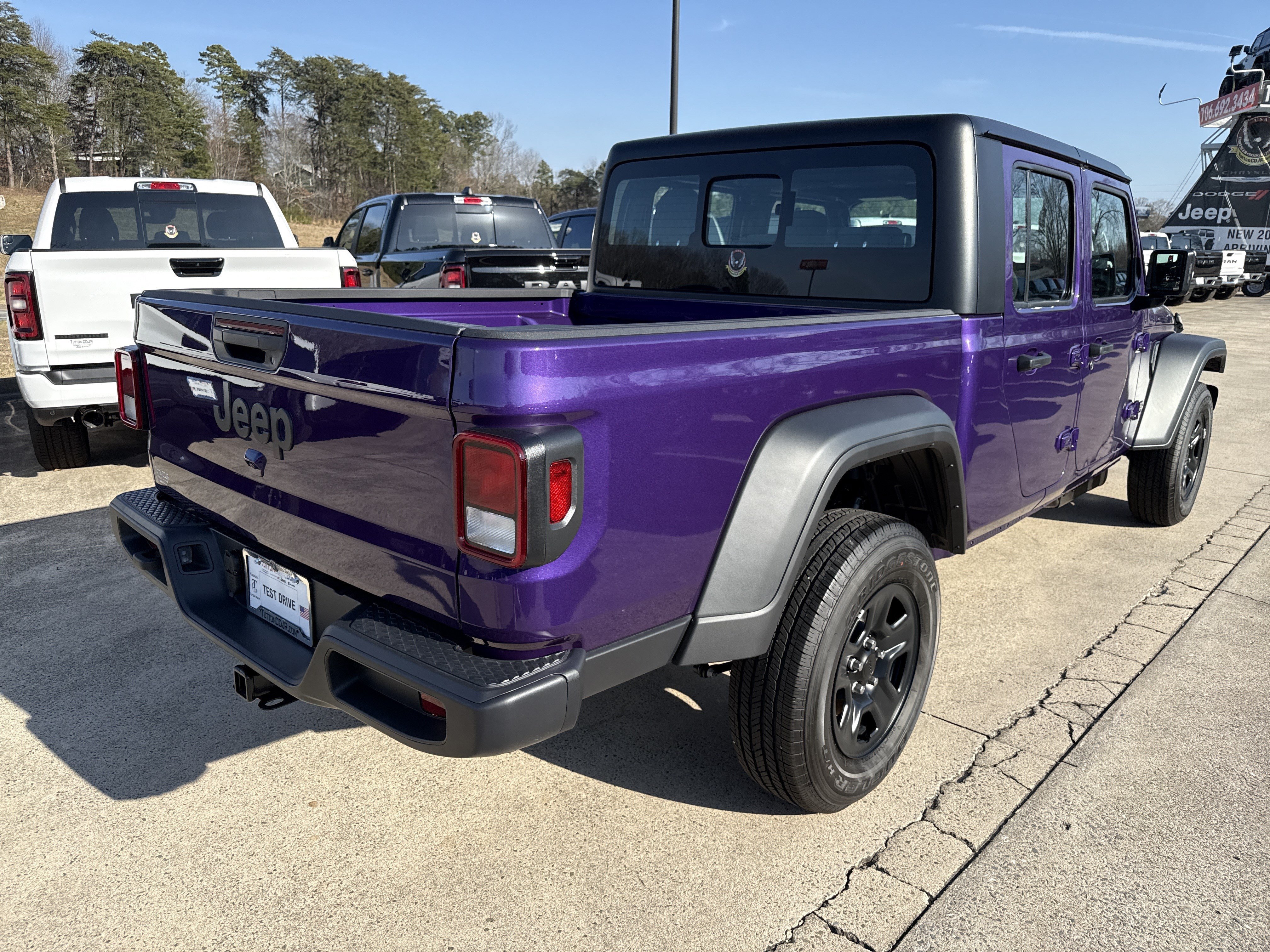 New 2026 Reign Jeep Sport image 7