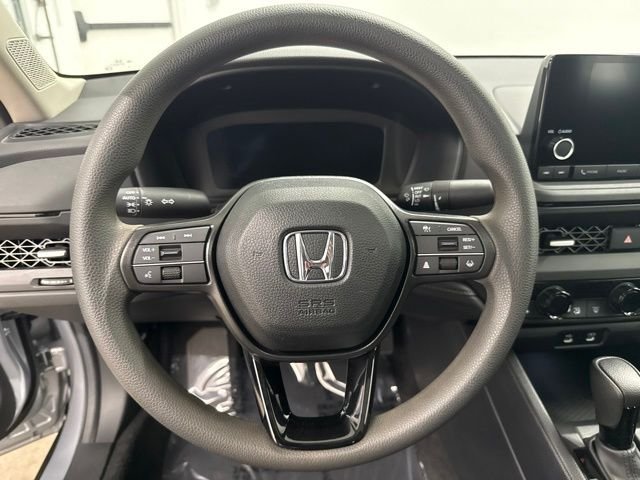 Certified Used 2025 Solar Silver Metallic Honda SE image 27