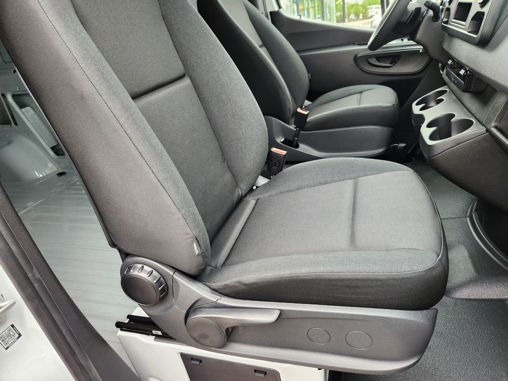 Used 2026 ARCTIC WHITE Mercedes-Benz WORKER image 15