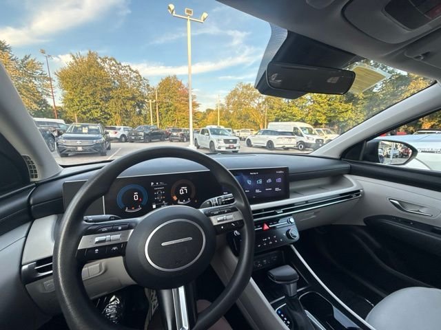 Used 2025 Black Hyundai SEL image 25