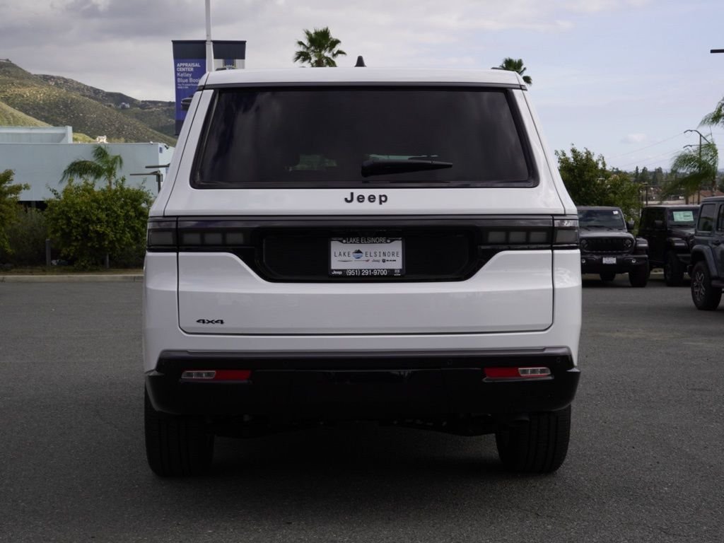 New 2026 Bright White Clear-Coat Exterior Paint Jeep Limited image 4