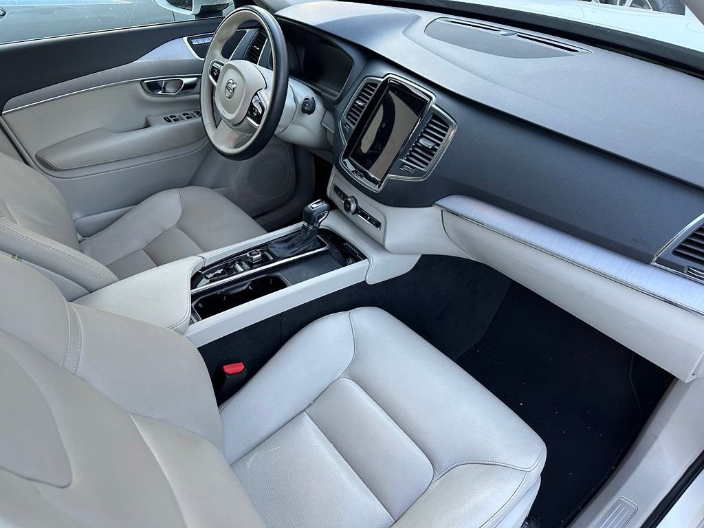 Used 2021 White Volvo T5 Momentum image 12