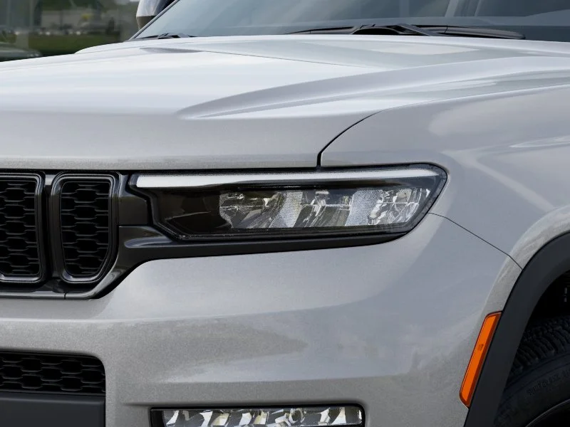 New 2025 Silver Zynith Exterior Paint Jeep Limited image 41