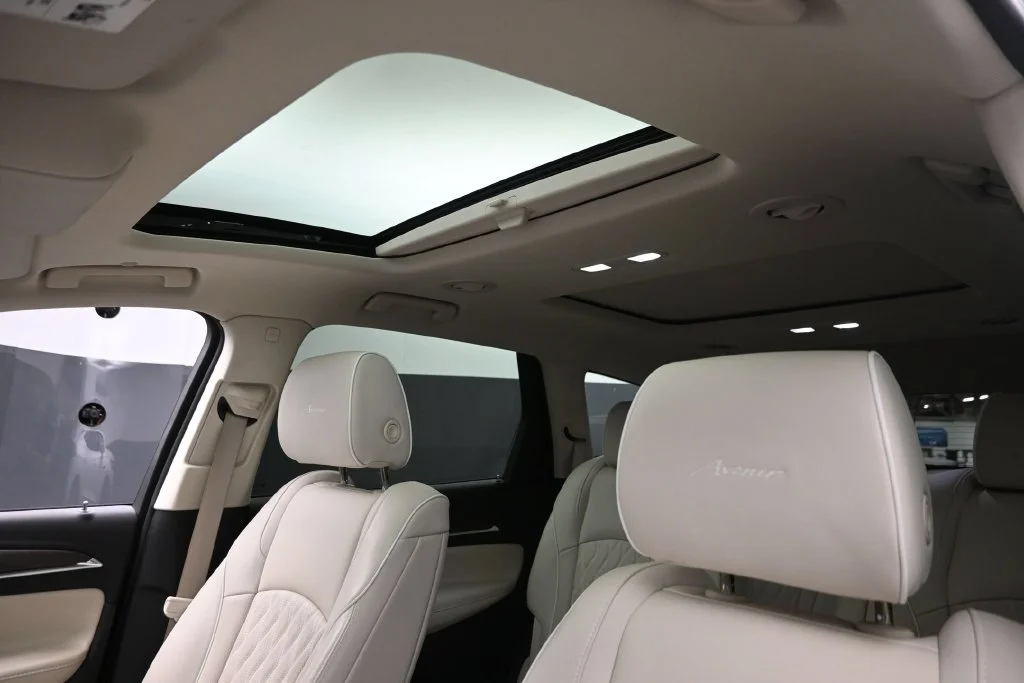 Used 2023 White Buick Avenir image 23