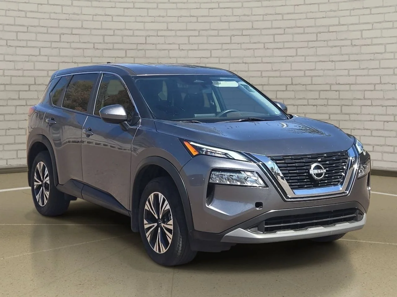 Used 2023 Gun Metallic Nissan SV image 2