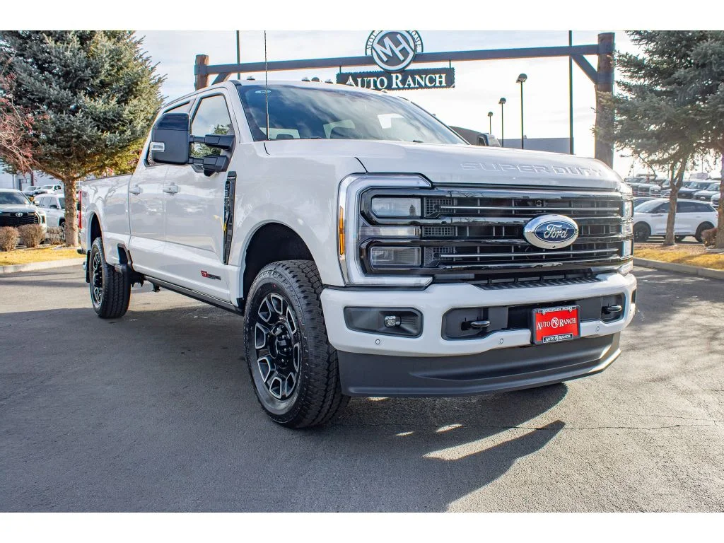 New 2026 Star White Metallic Tri-Coat Ford F-350® Platinum® image 2