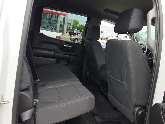 Used 2022 White Chevrolet Custom image 13