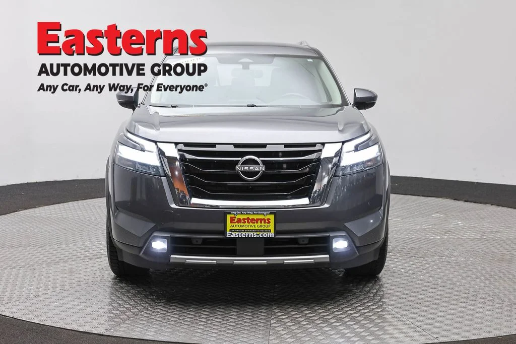Used 2022 Gray Nissan SL image 2