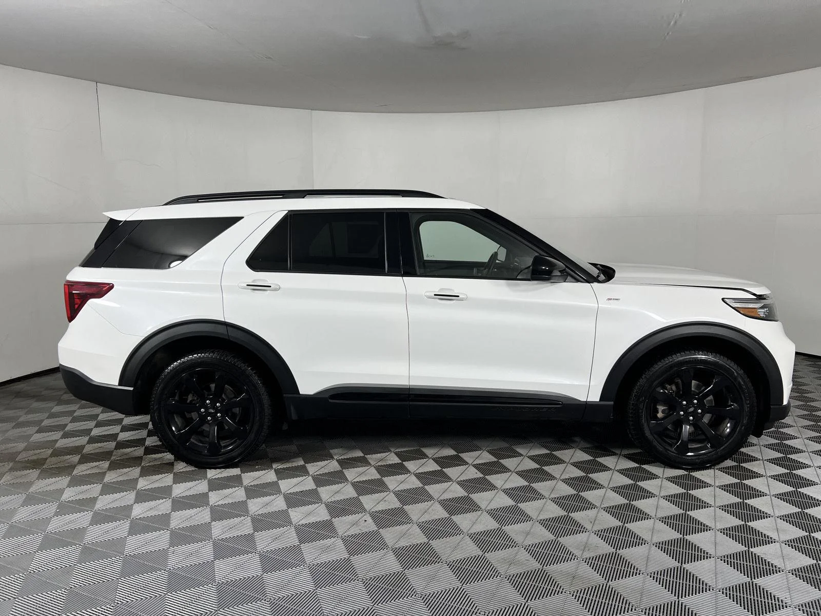 Used 2023 Wh Ford ST-Line image 24