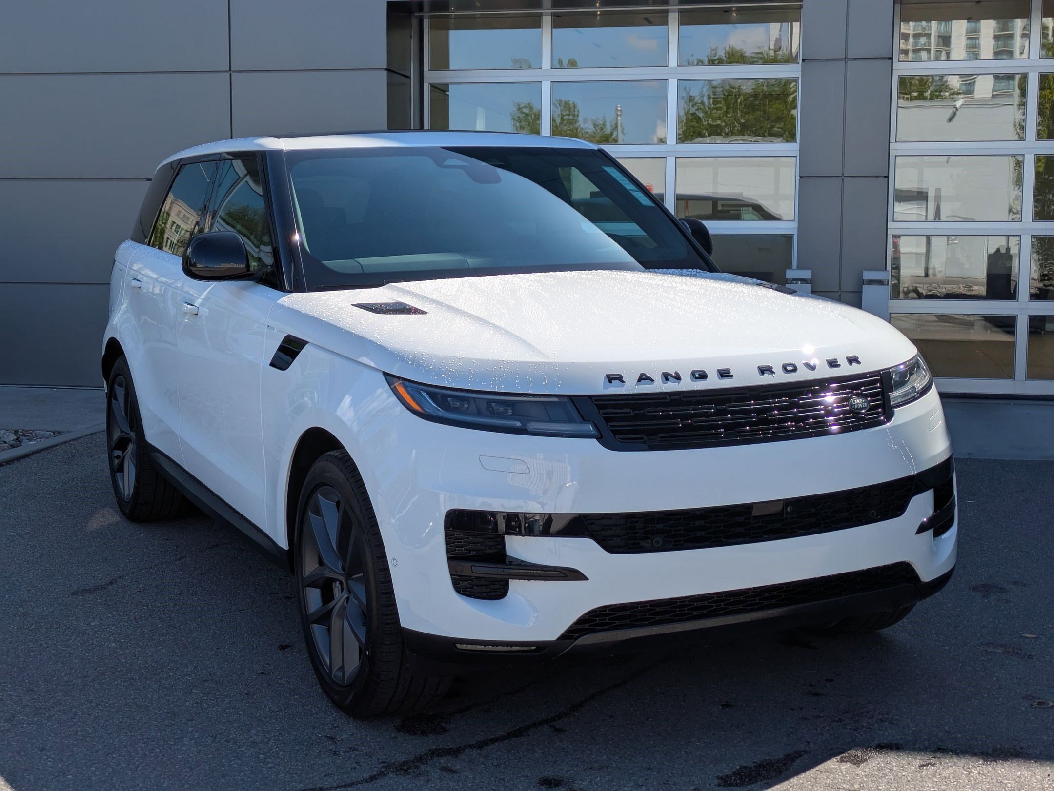 New 2026 Fuji White Land Rover P360 SE image 3