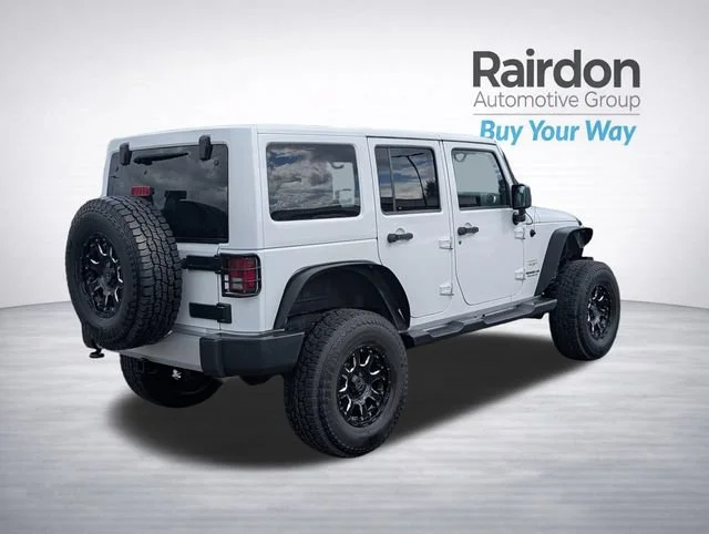 Used 2014 Bright White Clearcoat Jeep Unlimited Sahara image 7