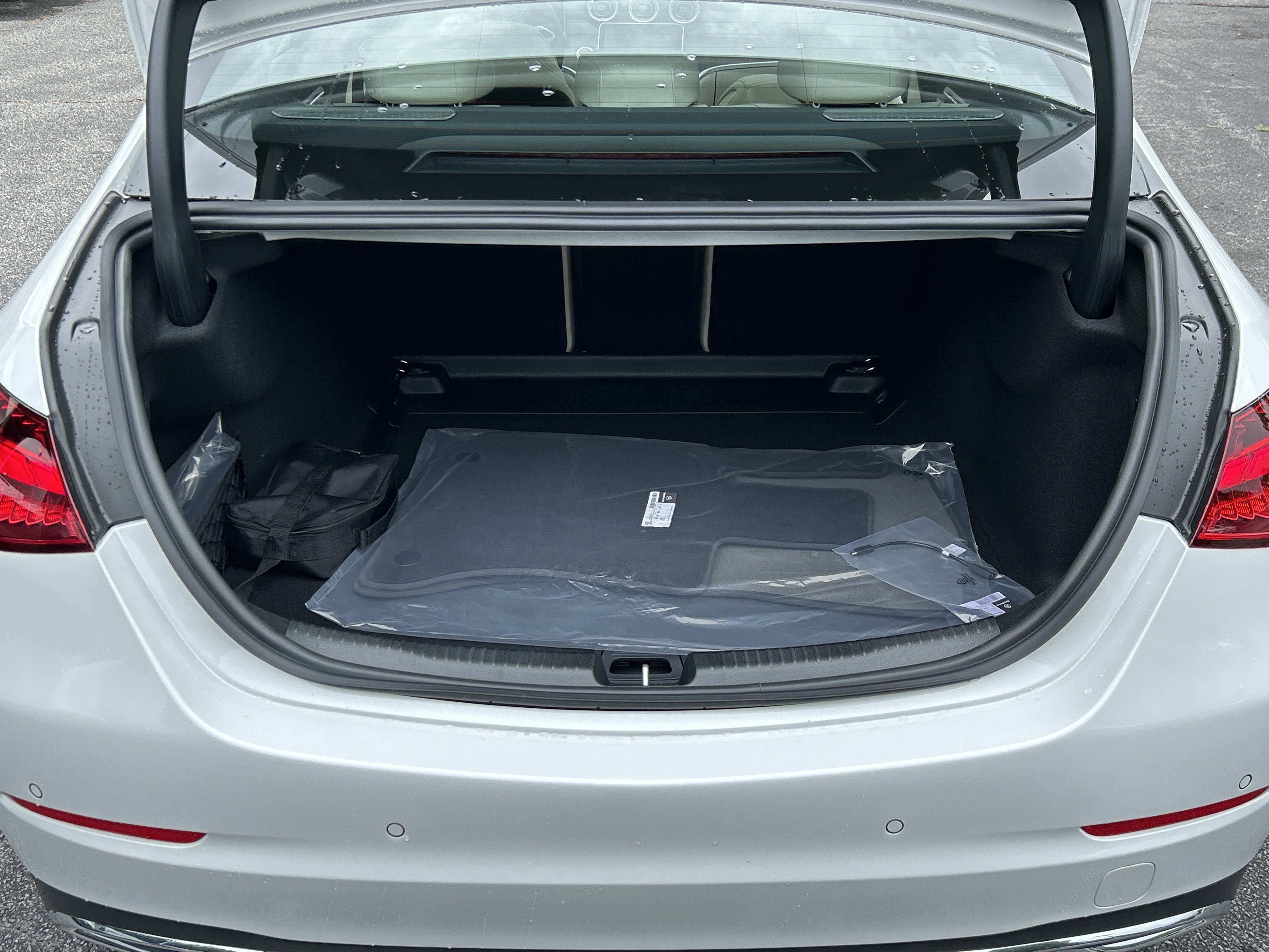 New 2026 MANUFAKTUR Moonlight White Metallic Mercedes-Benz C 300 Sedan image 9